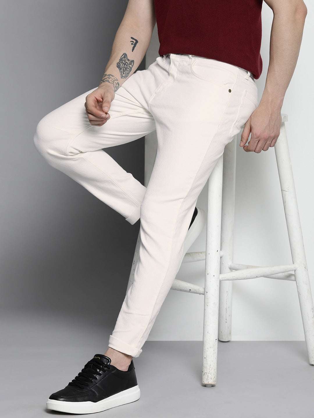Men's White Carrot Fit Solid Mid-Rise Stretchable Jeans