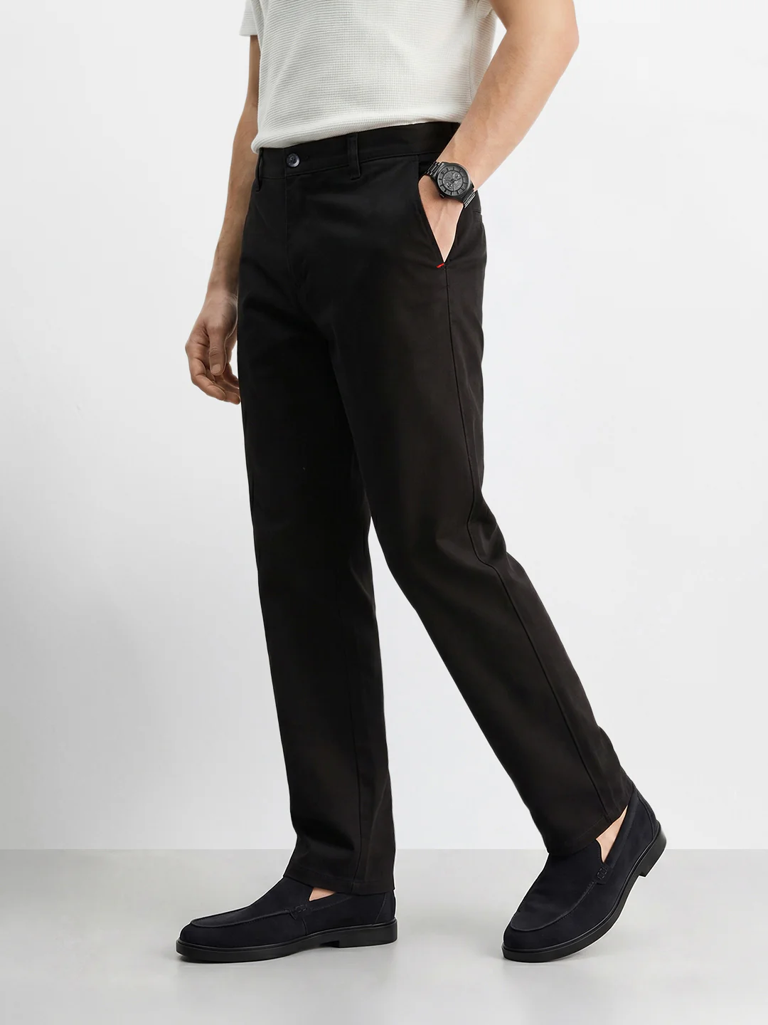 Men's Black Slim Fit Solid Chino - Image 4