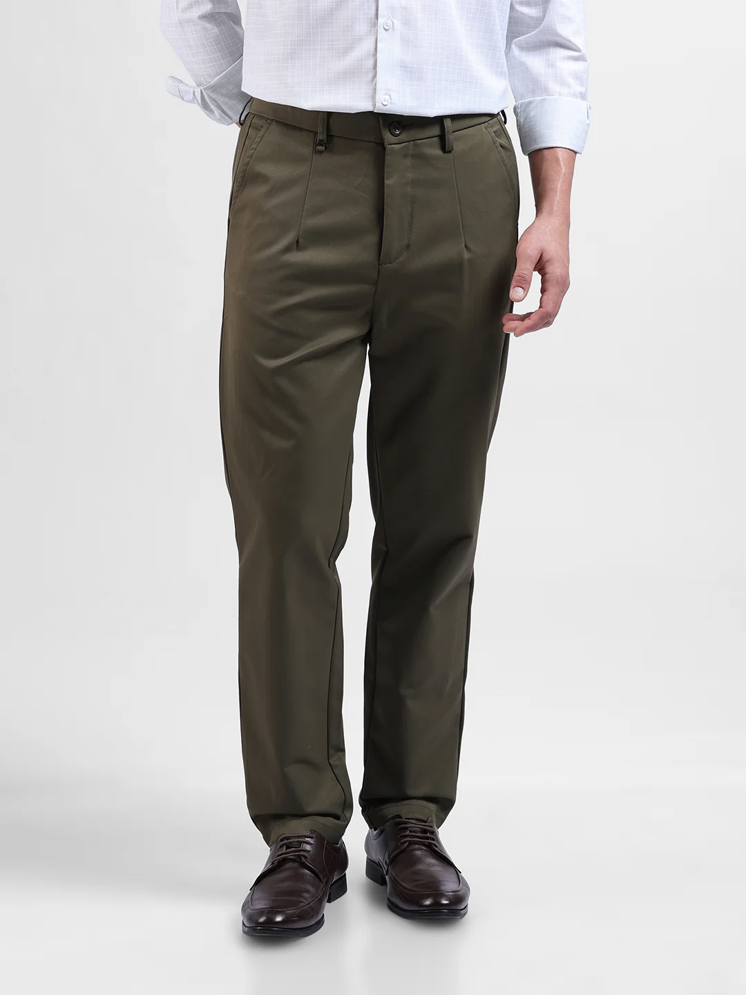 Men's Olive Relaxed Fit Solid Casual Trouser