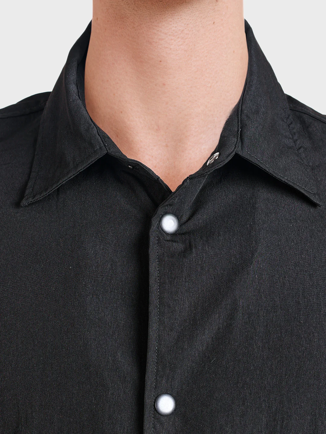 Men's Black Relaxed Fit Solid Casual Shirt - Image 3