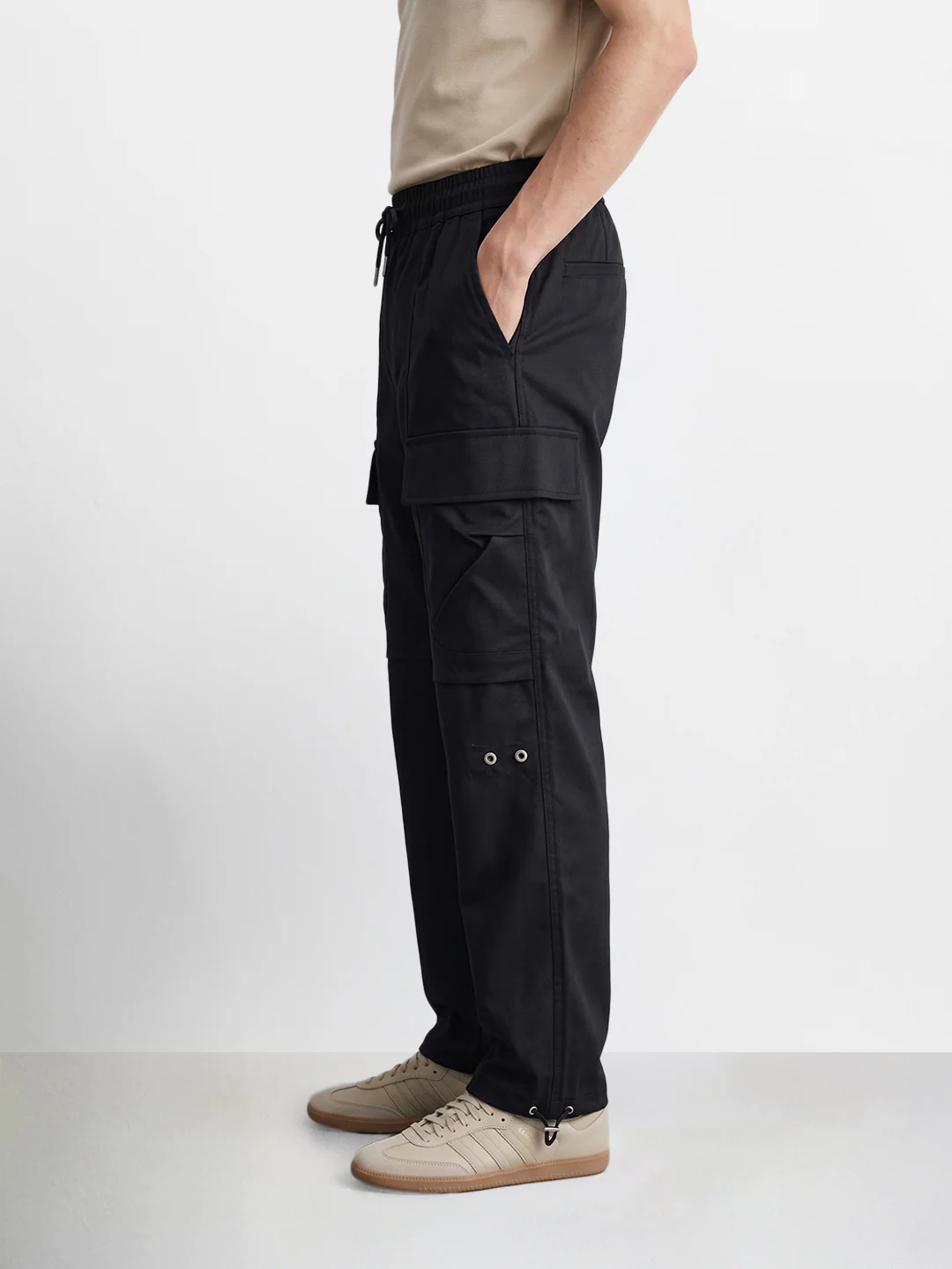 Men's Black Relaxed Fit Solid Utility Joggers - Image 4