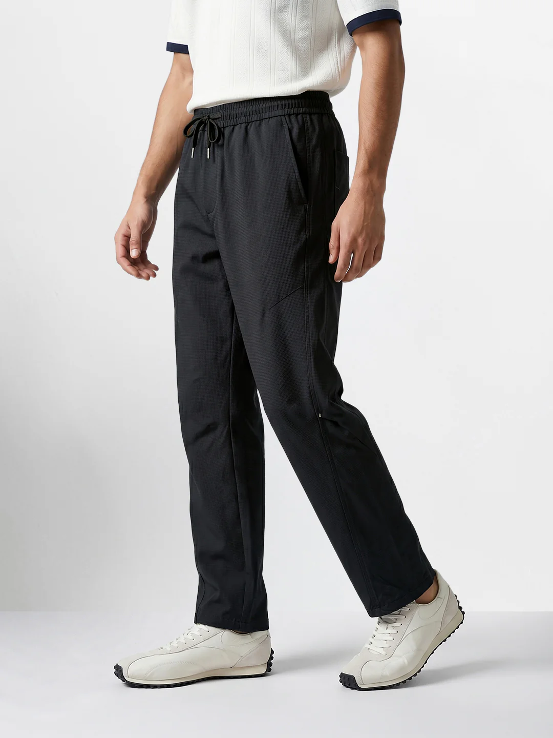 Men's Black Relaxed Fit Solid Utility Joggers - Image 4