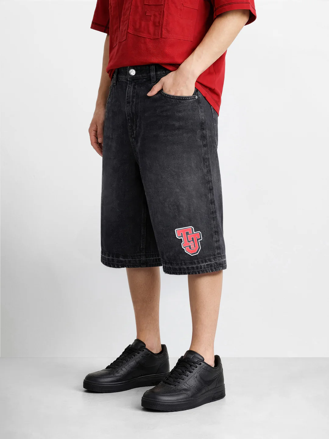 Men's Black Relaxed Fit Tom And Jerry Character Shorts - Image 2