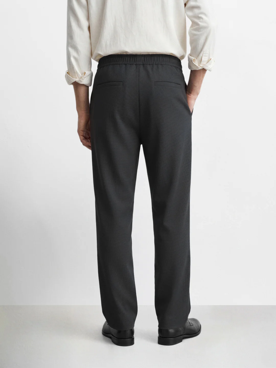 Men's Black Relaxed Staright Fit Solid Casual Trousers - Image 5