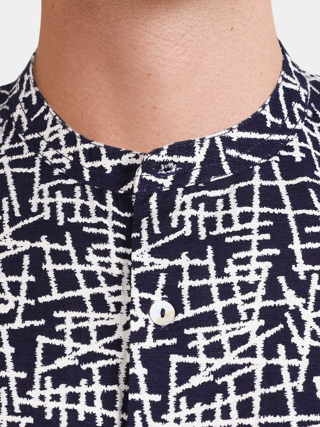 Men's Blue Regular Fit Printed Casual Shirt - Image 3