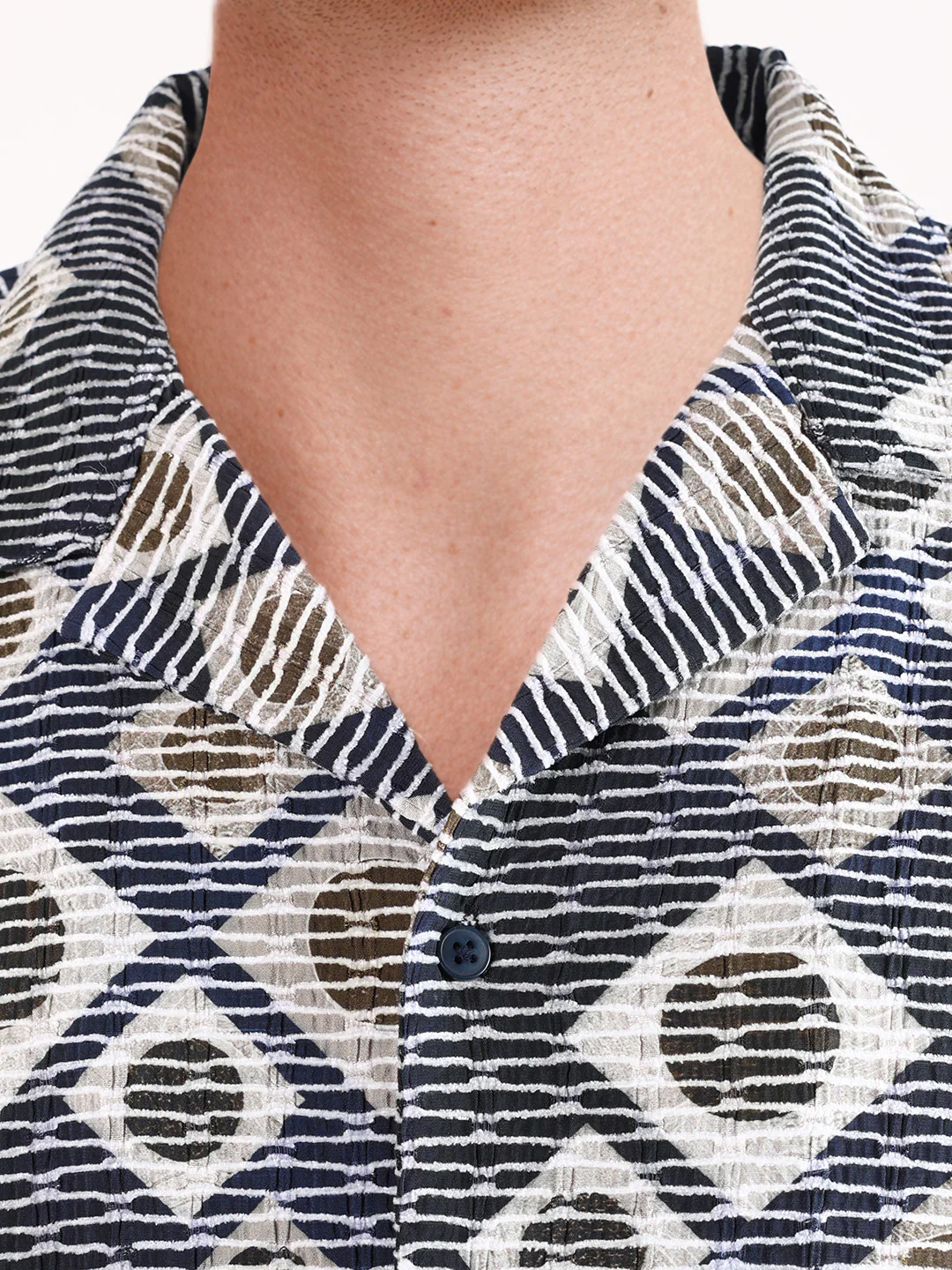 Men's Blue Relaxed Fit Solid Casual Shirt - Image 3