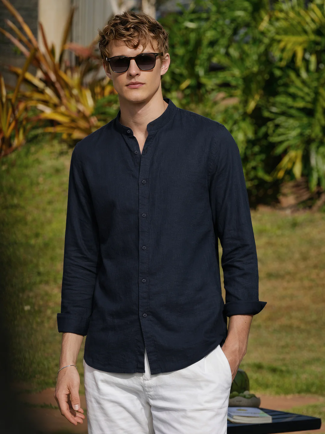 Men's Navy Blue Slim Fit Solid Casual Shirts