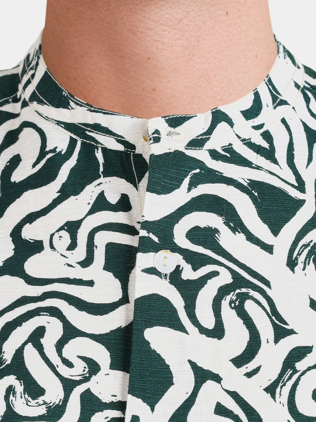 Men's Green Relaxed Fit Printed Casual Shirt - Image 3