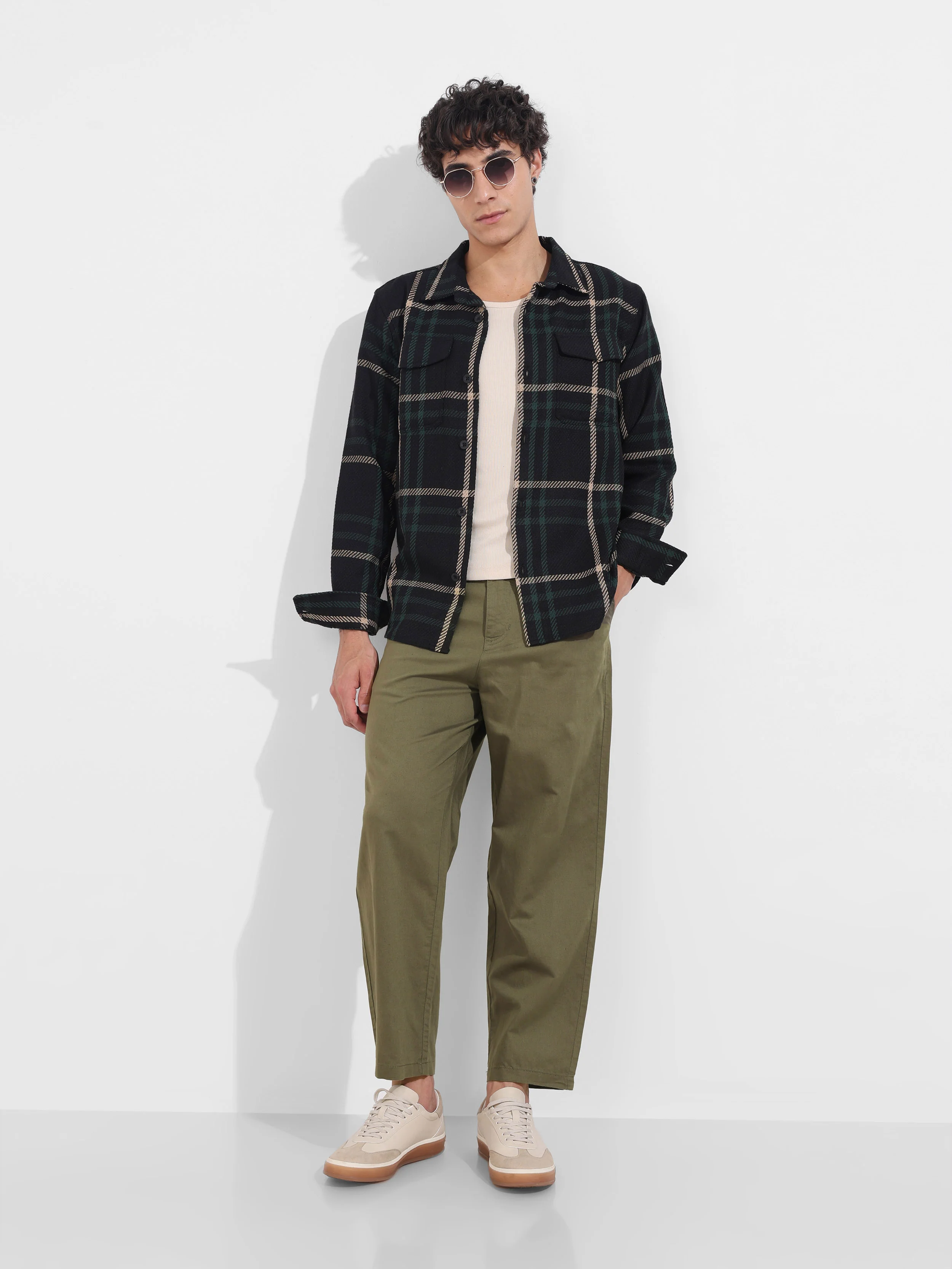 Men's Green Relaxed Fit Solid Casual Trousers - Image 2