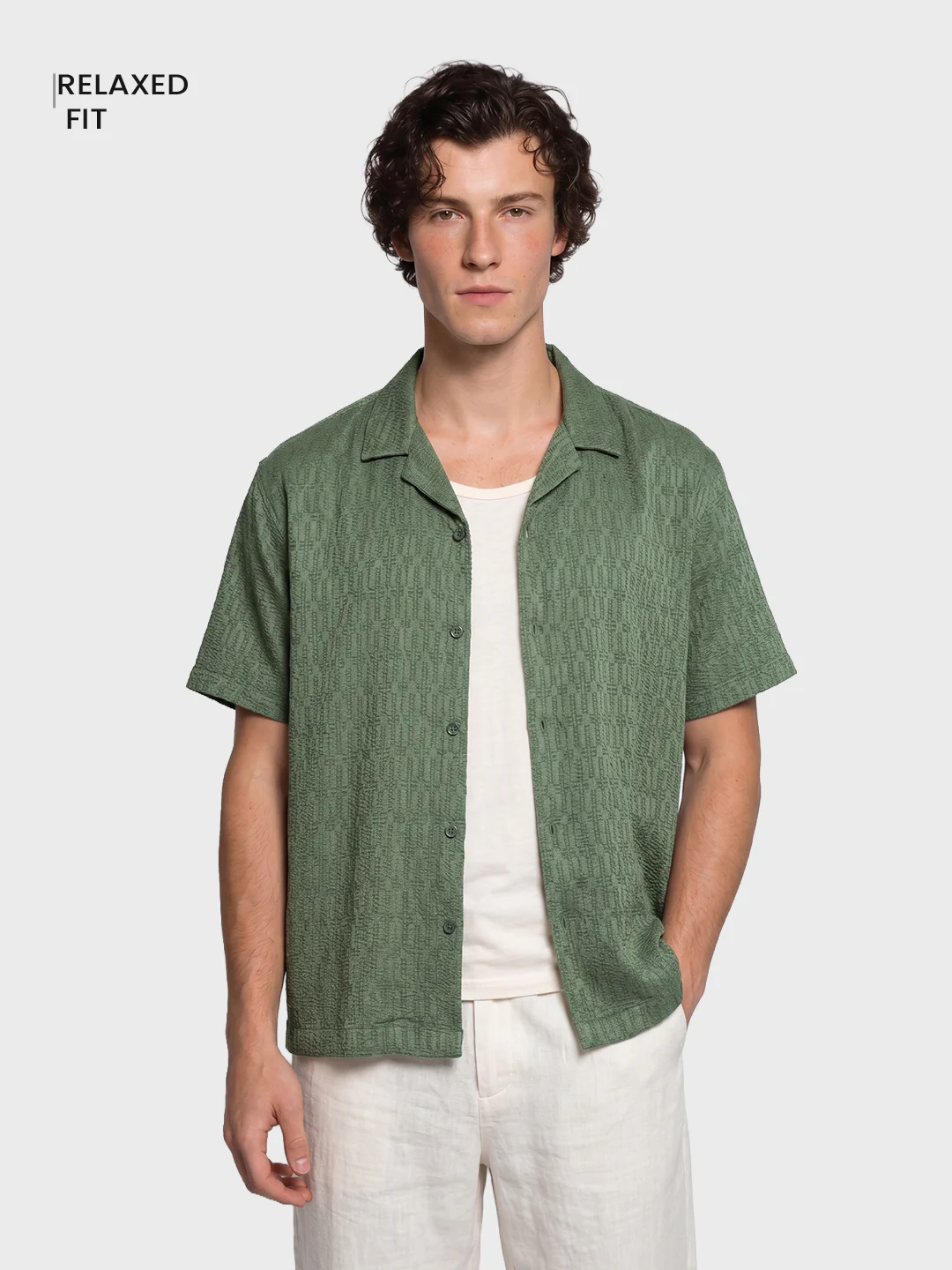 Men's Green Relaxed Fit Solid Casual Shirt - Image 2
