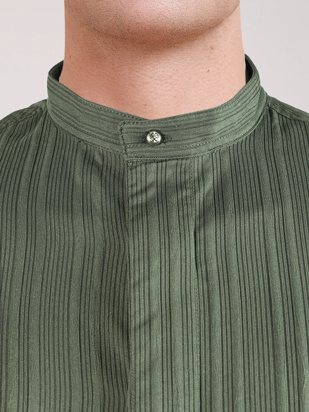 Men's Green Slim Fit Solid Casual Shirt - Image 3