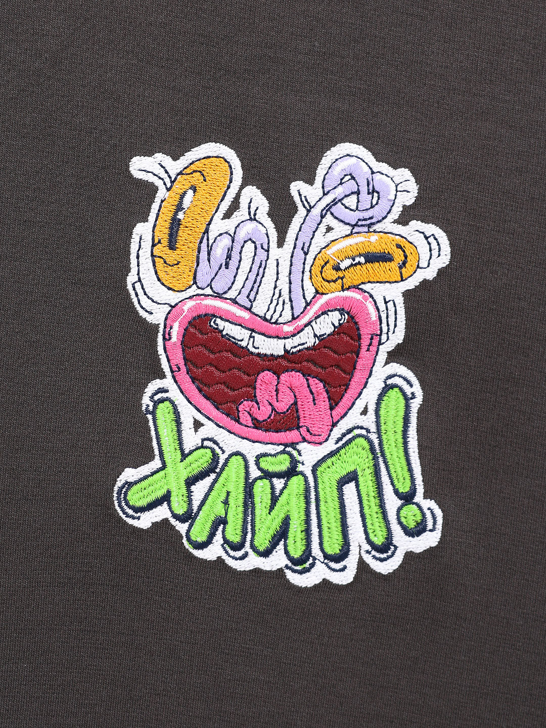 Men's Grey Relaxed Fit Embroided 240 GSM Graphic  T-Shirt - Image 4