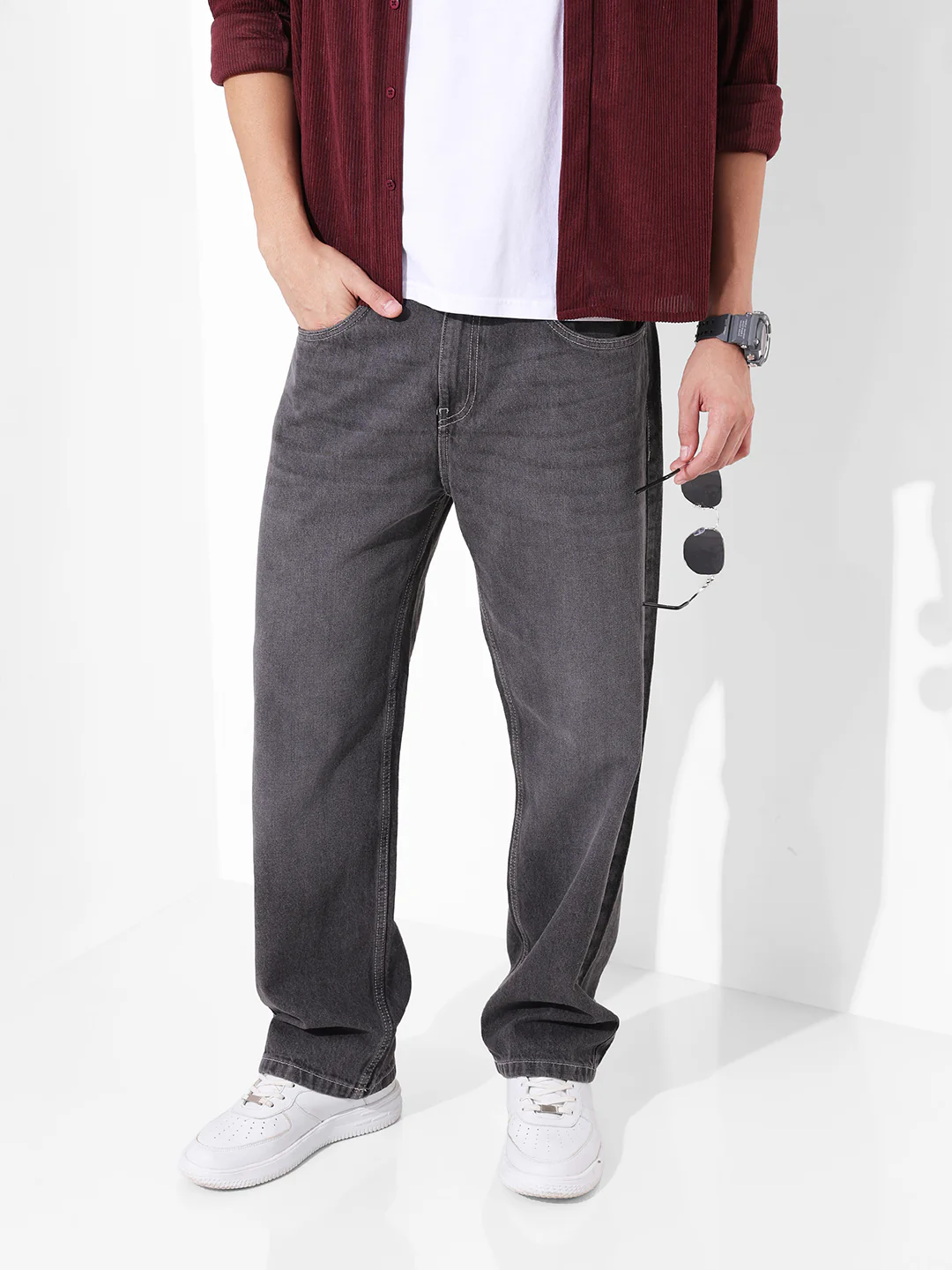 Men's Grey Relaxed Fit Solid Casual Jeans