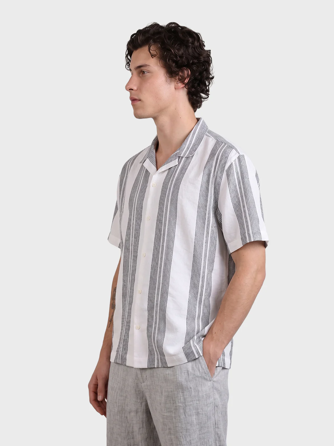 Men's Grey Relaxed Fit Striped Resort Wear Shirt - Image 4