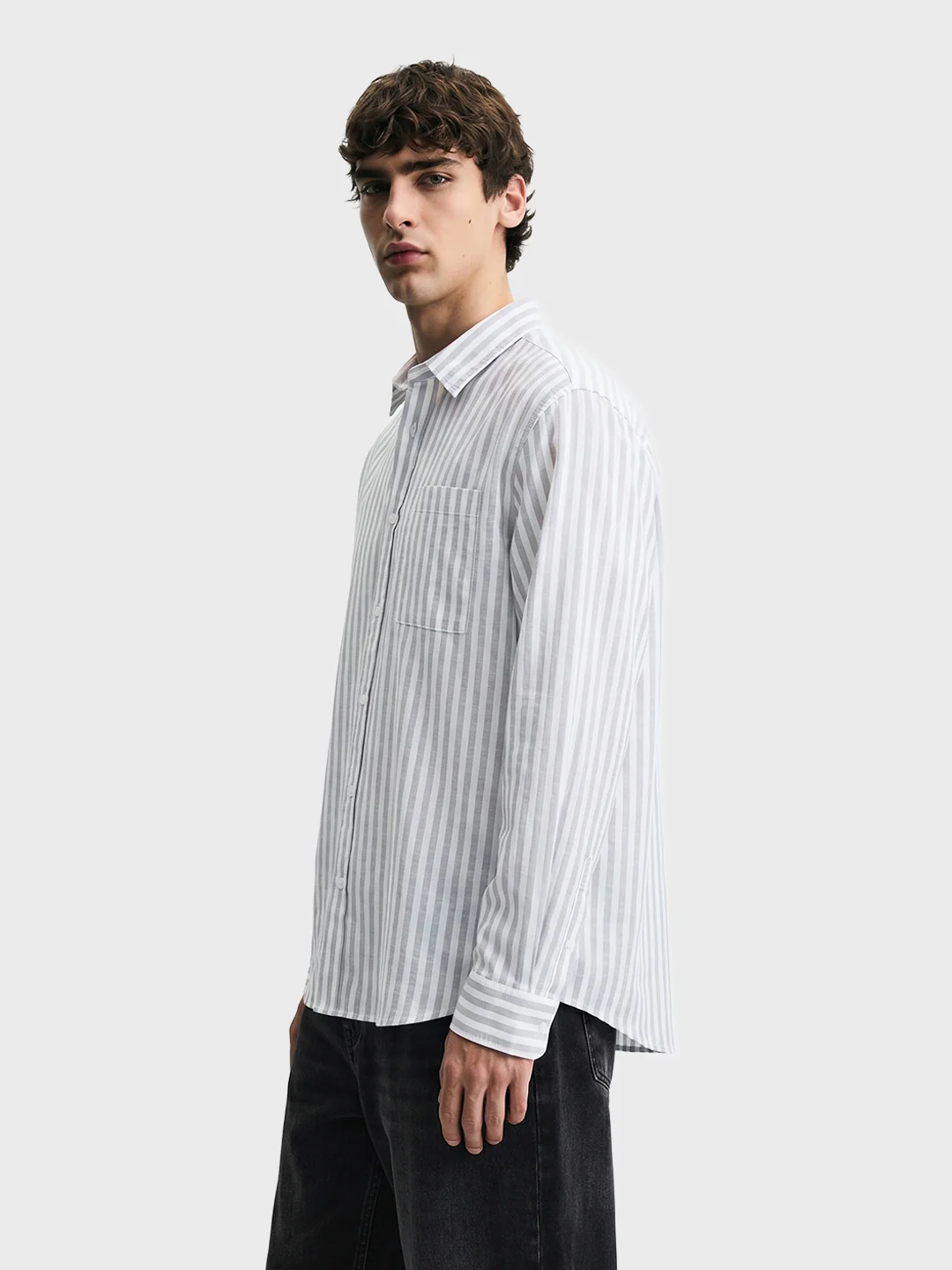Men's Grey Super Relaxed Fit Vertical Stripes Casual Shirt - Image 4