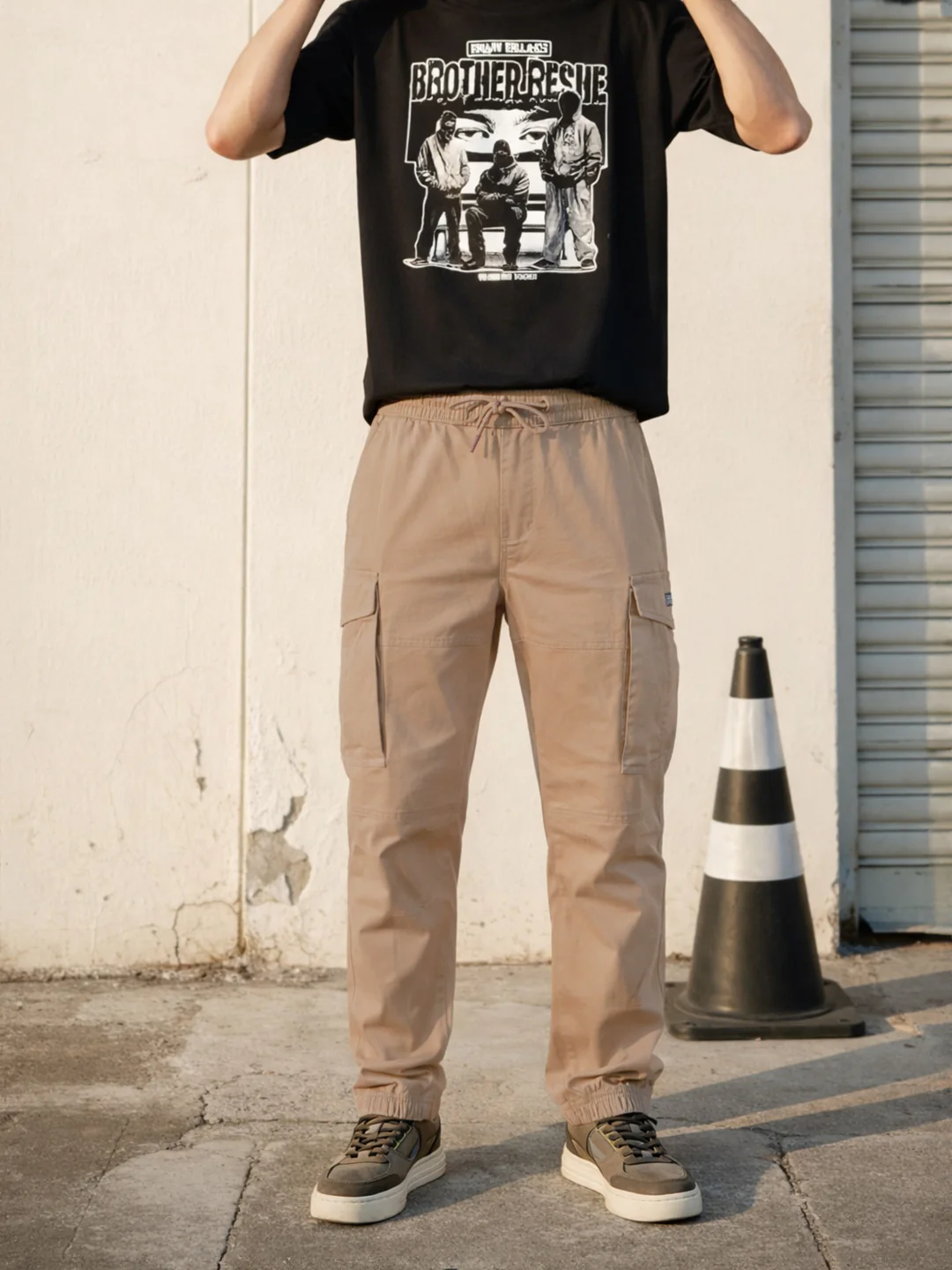 Men's Khaki Regular Fit Solid Utility Cargo