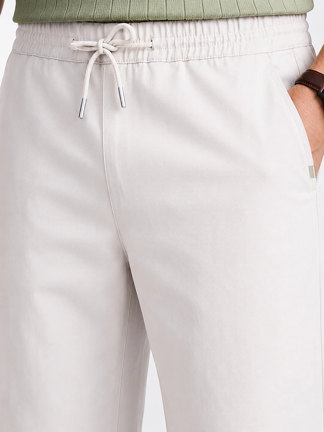 Men's Off White Relaxed Fit Solid Casual Joggers - Image 3