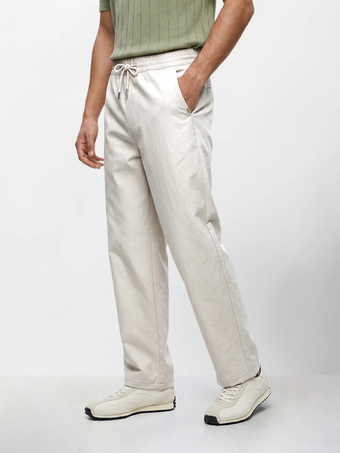 Men's Off White Relaxed Fit Solid Casual Joggers - Image 4