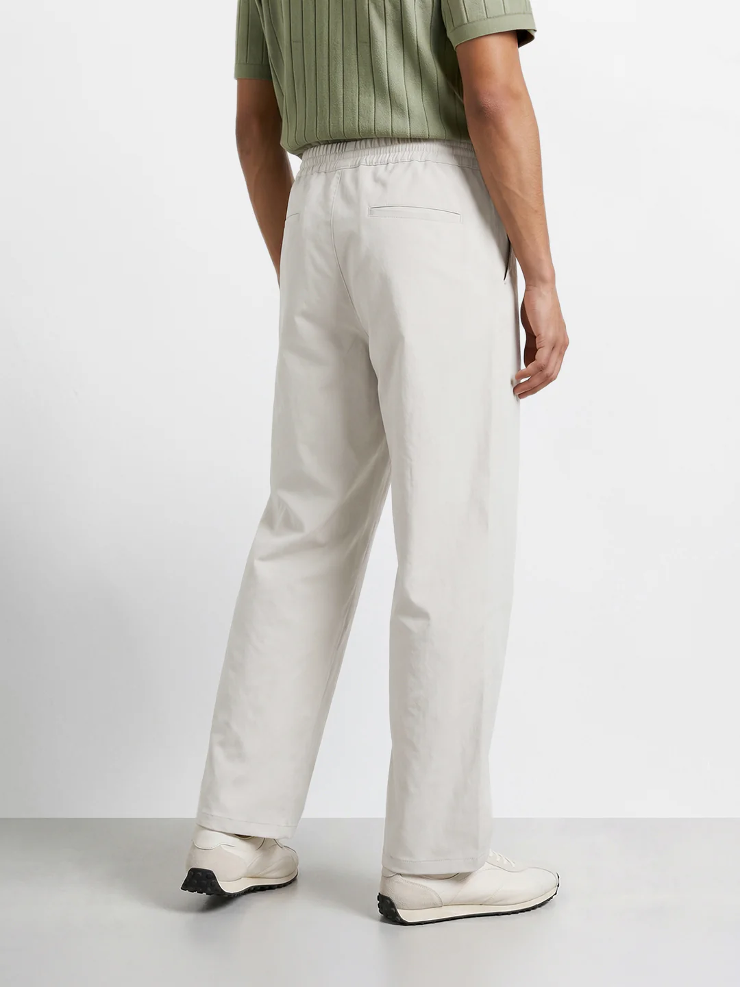 Men's Off White Relaxed Fit Solid Casual Joggers - Image 5
