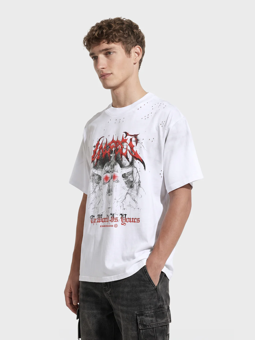 Men's White Relaxed Fit Graphic Printed 240 GSM Street Wear T-Shirt - Image 4
