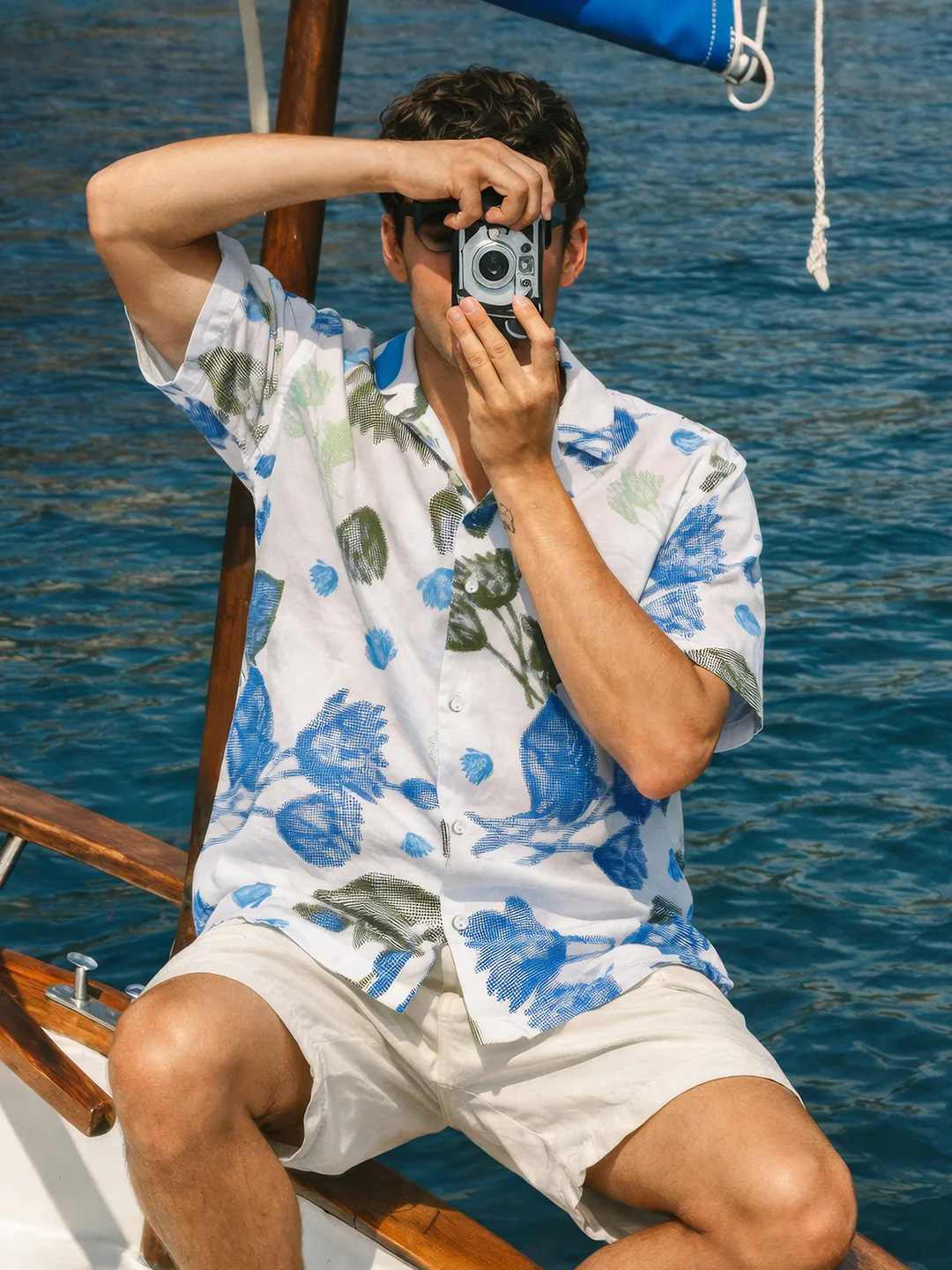 Men's White Relaxed Fit Printed Casual Shirts