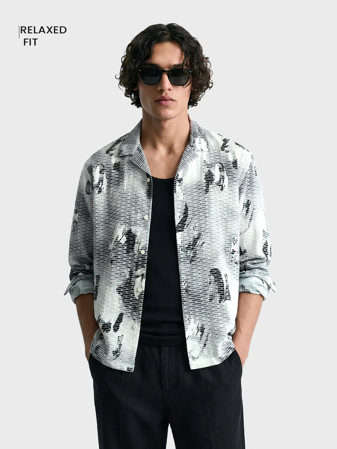 Men's Grey Relaxed Fit Solid Casual Shirt - Image 2