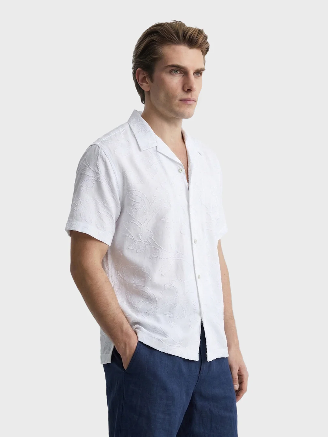 Men's White Relaxed Fit Solid Casual Shirt - Image 4