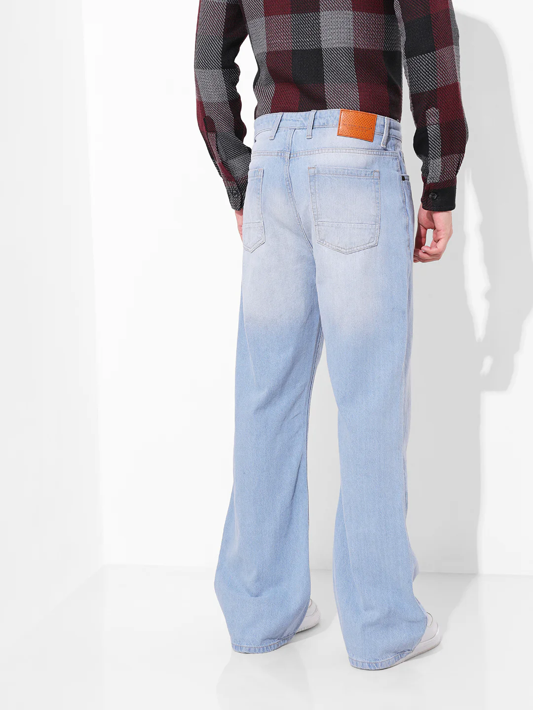 Men's Light Blue Loose Fit Solid Street Wear Jeans - Image 5