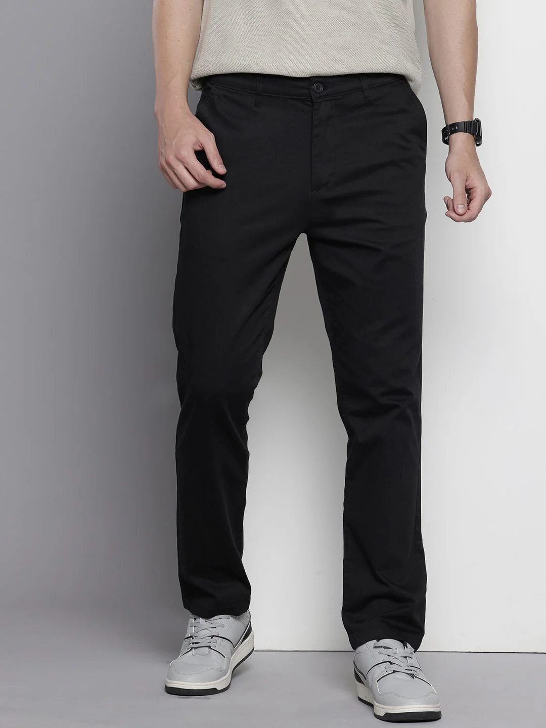 Men's Black Regular Fit Solid Casual Chinos