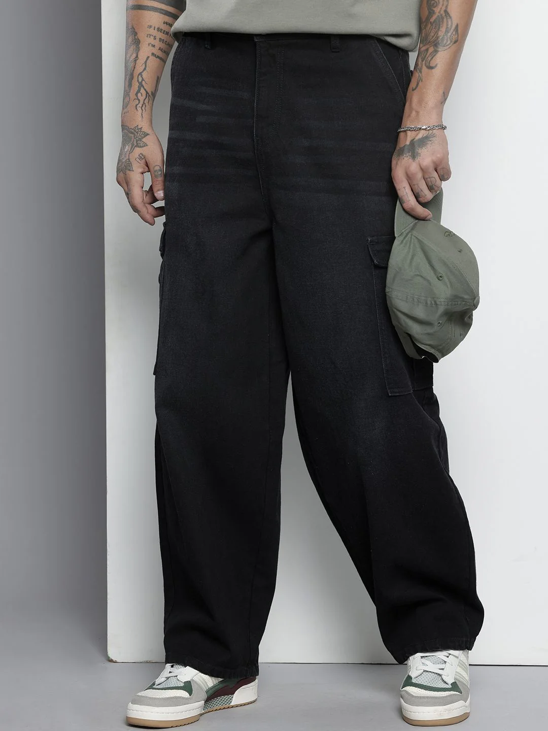 Men's Black Regular Fit Solid Utility Jeans