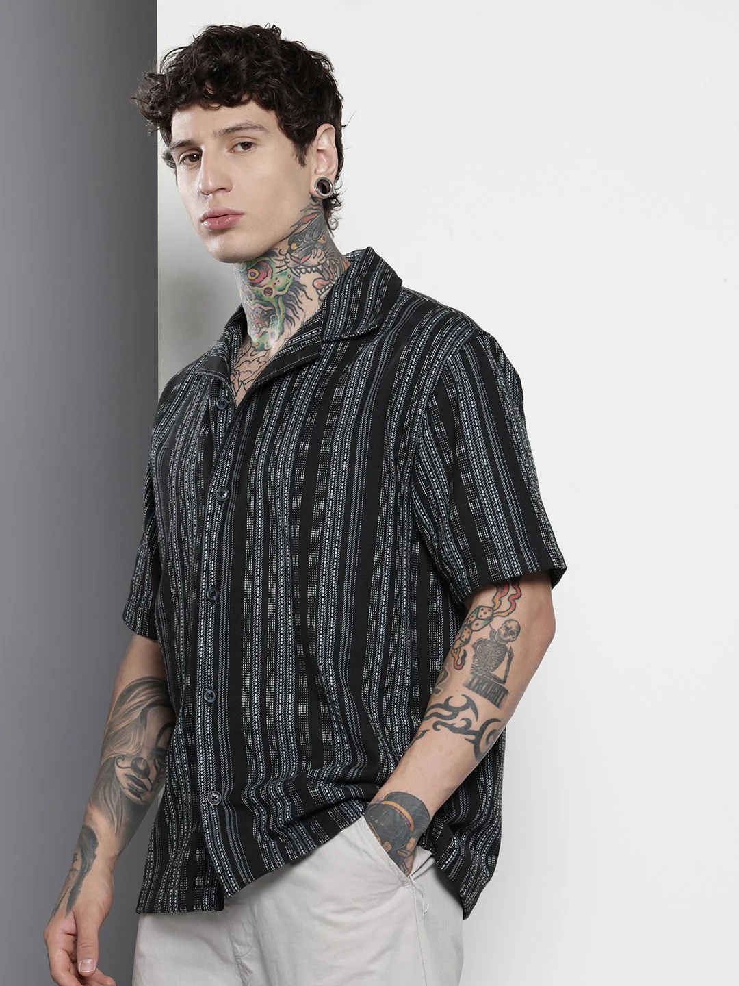 Men's Black Relaxed Fit Striped Resort Wear Shirt - Image 2
