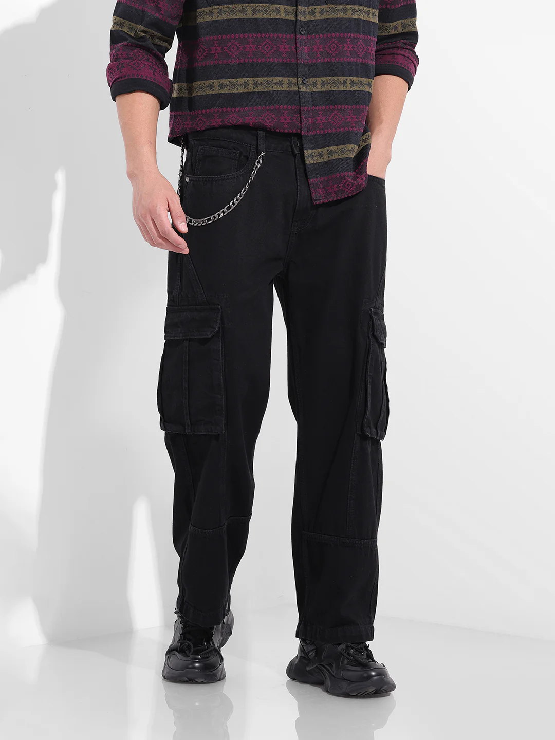 Men's Black Relaxed Fit Solid Utility Jeans
