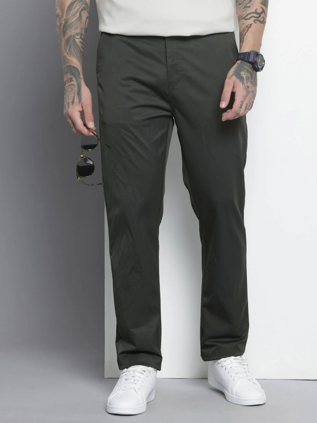 Men's Dark Grey Regular Fit Solid Casual Trouser