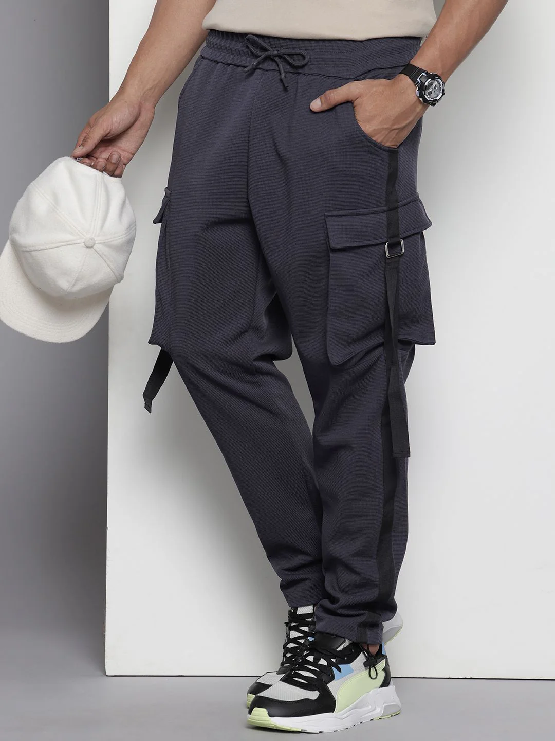 Men's Dark Grey Relaxed Fit Solid Utility Cargo