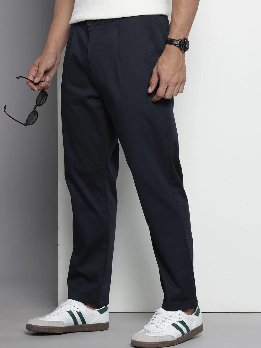 Men's Navy Blue Relaxed Fit Solid Casual Chinos