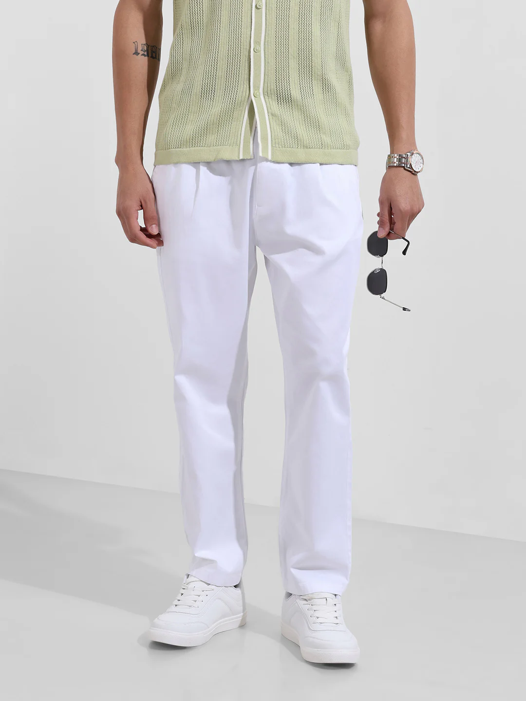Men's White Relaxed Fit Solid Casual Chinos