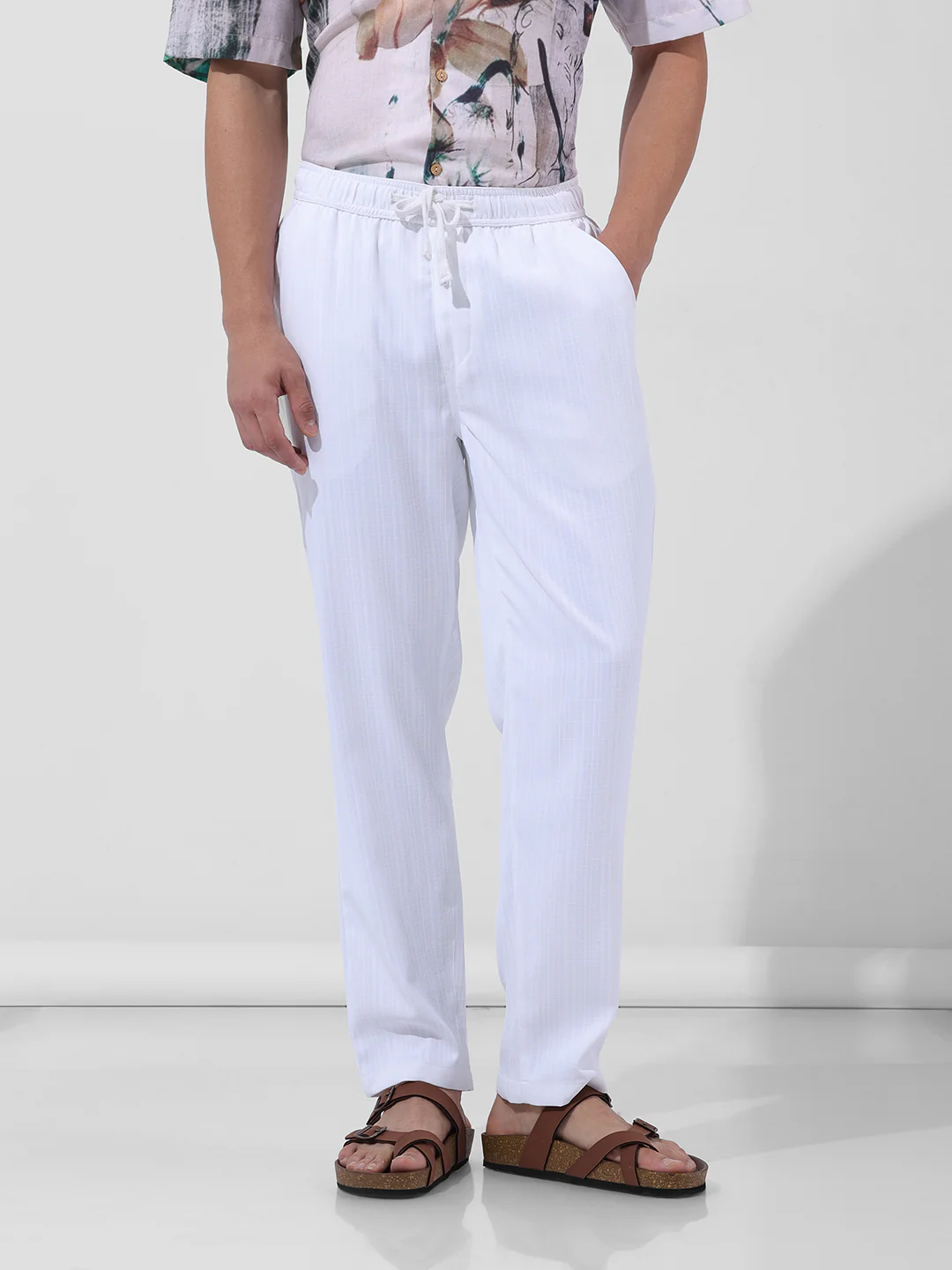 Men's White Relaxed Fit Solid Casual Trouser